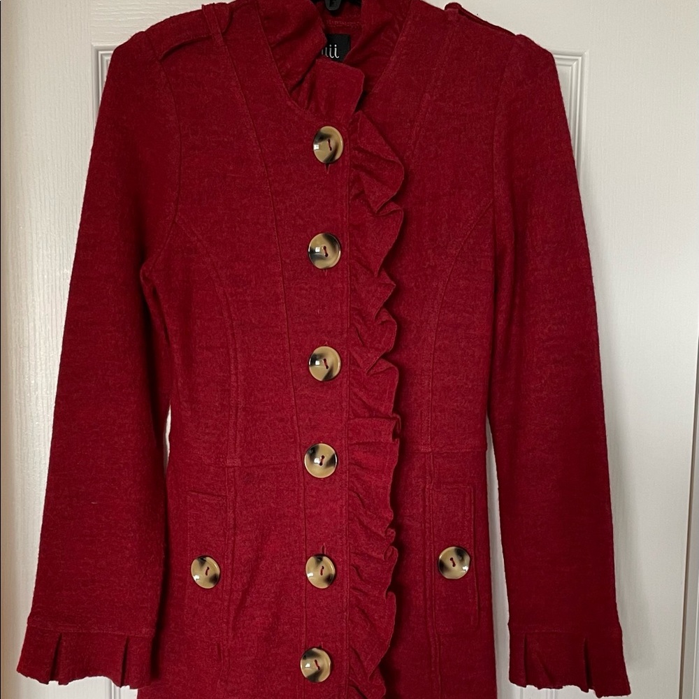 Gorgeous Luii women’s coat, Size Small. 3/4 length. 100% wool, red